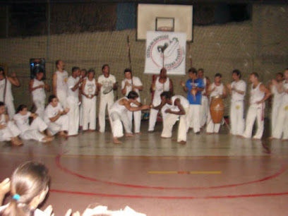 Aulas de Capoeira - Contramestre Queixada